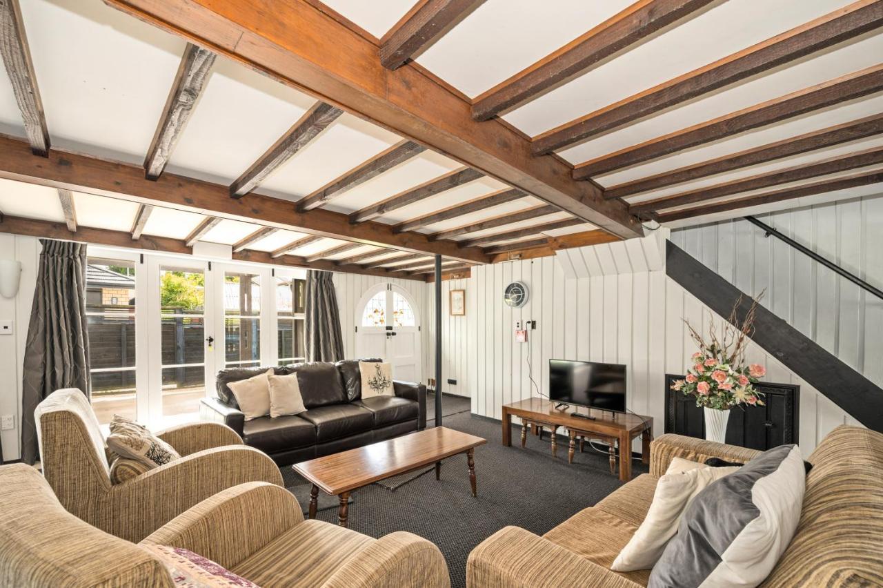 Springfield Rise Lodge - Rotorua Holiday Home Exterior foto